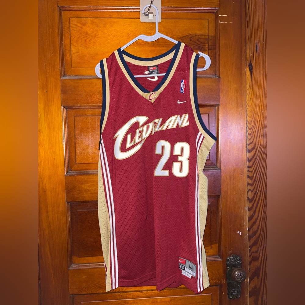 Vintage Nike Cleveland Cavs LeBron James